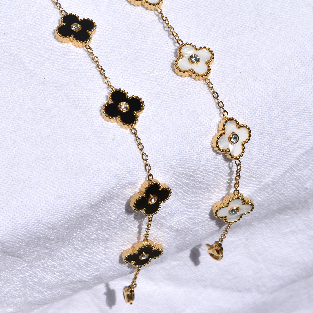 Stainless Steel Classic Flower Cubic Bracelet. Made with high-quality materials, this elegant bracelet adds a touch of sophistication to any outfit. The stunning floral design is sure to turn heads and make a statement.
Material: 316L Stainless Steel, Cubic Zircon, Acrylic
Size: 16cm + 5cm