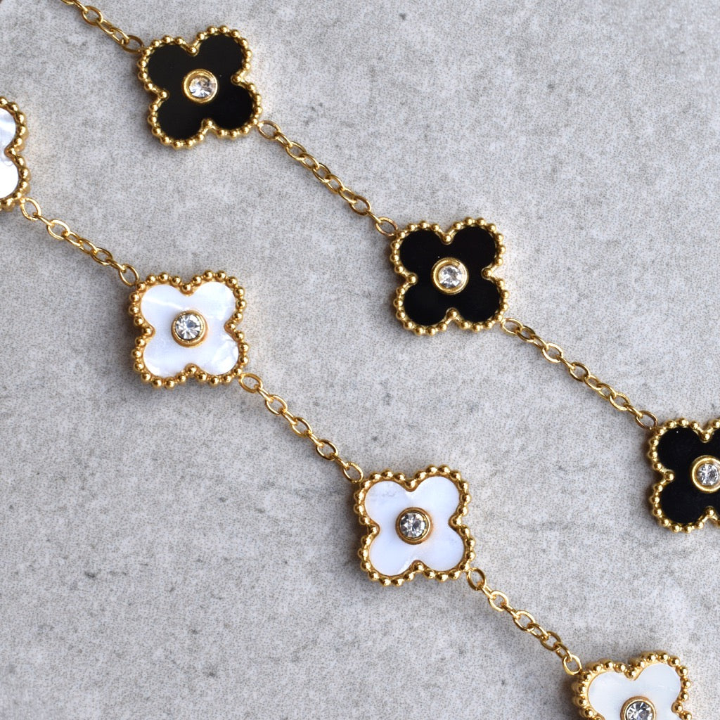 Stainless Steel Classic Flower Cubic Bracelet. Made with high-quality materials, this elegant bracelet adds a touch of sophistication to any outfit. The stunning floral design is sure to turn heads and make a statement.
Material: 316L Stainless Steel, Cubic Zircon, Acrylic
Size: 16cm + 5cm