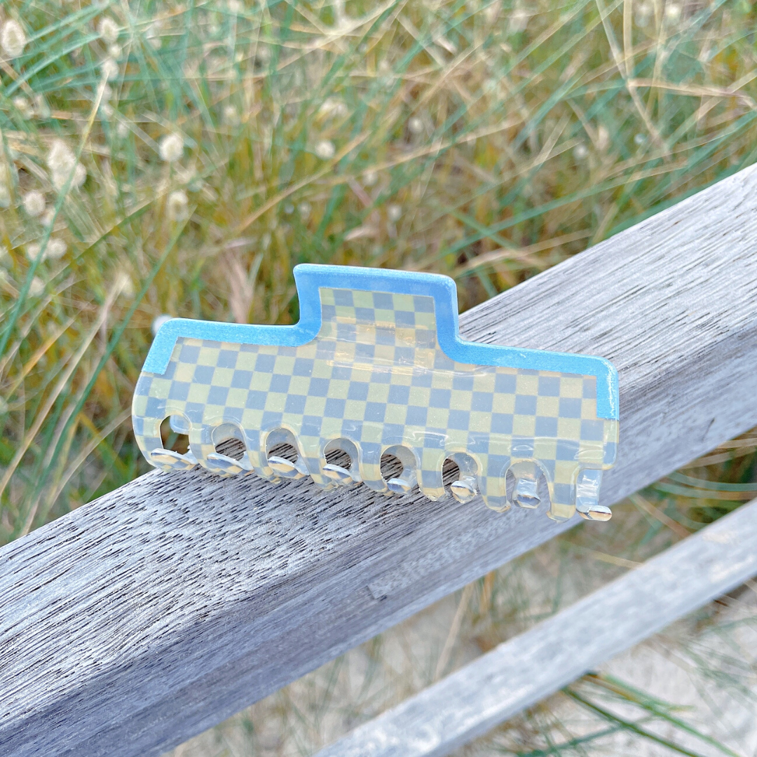 Blue sky Checkerboard Claw
