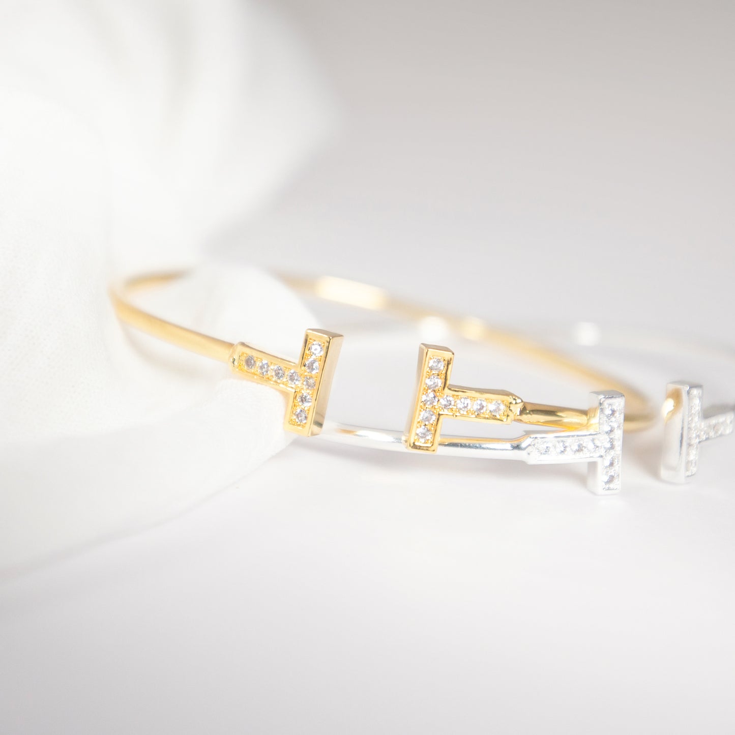 LOVE T BRACELET