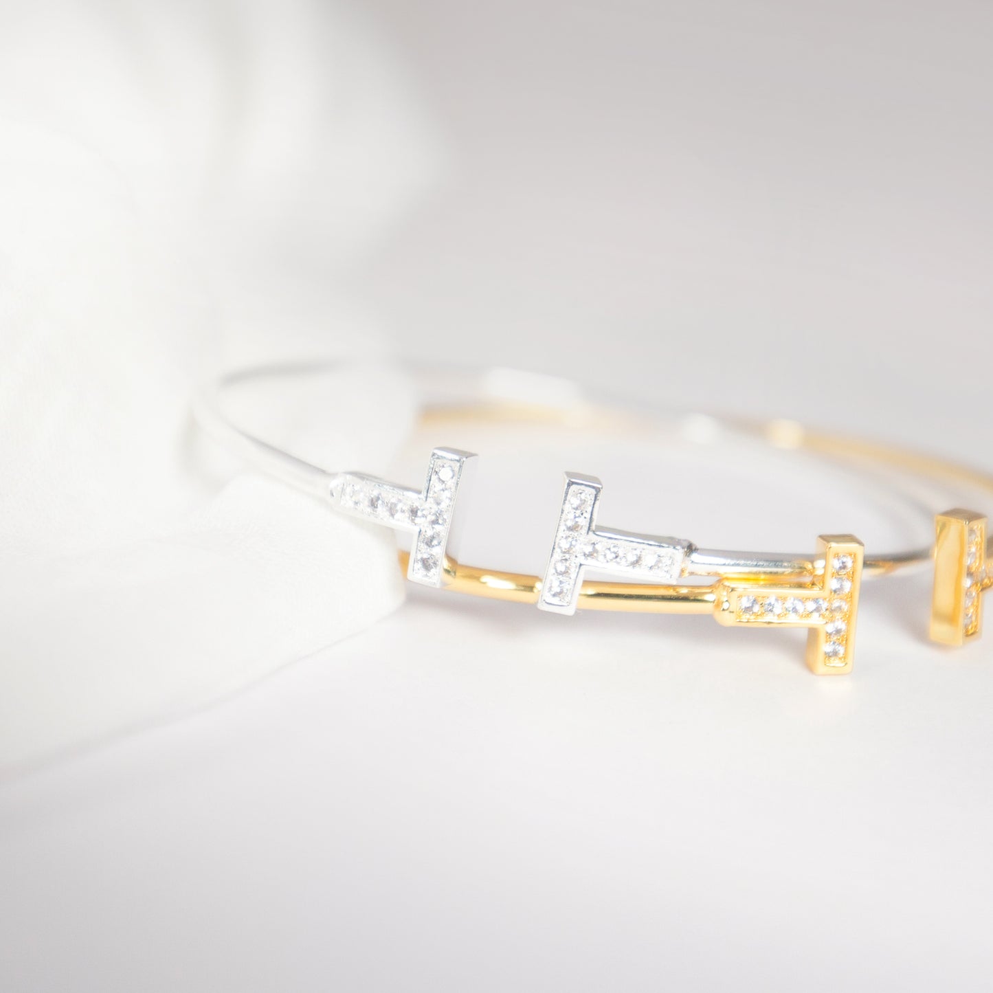 LOVE T BRACELET