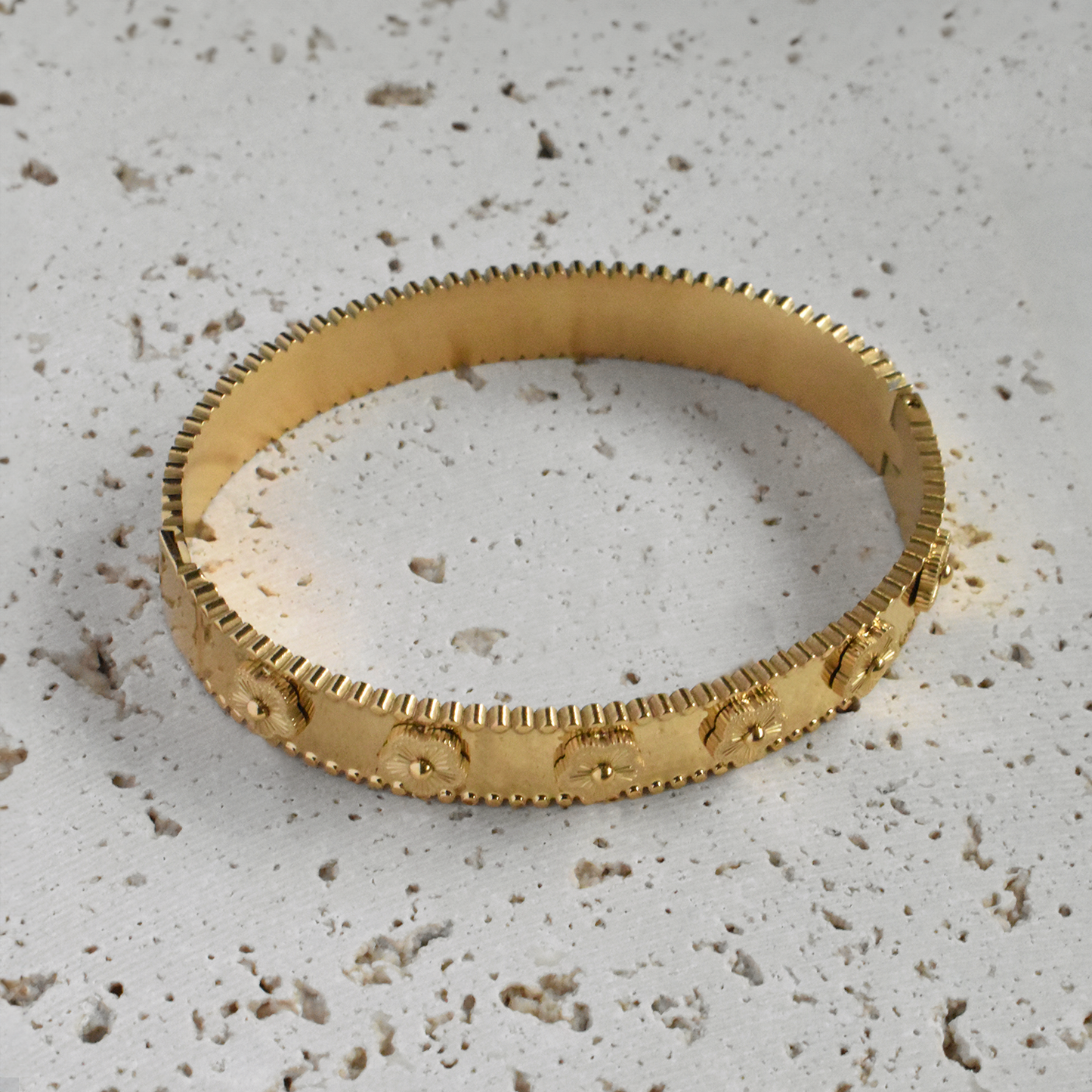 Titanium Steel 18k Gold Plated Flower Bangle