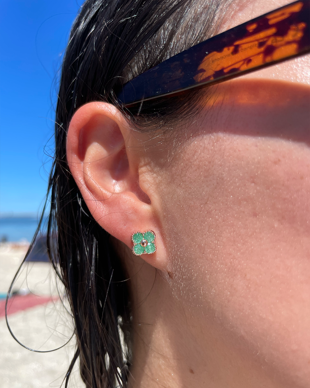 Green ice cubic Korean style fourleaf dainty stud close model look