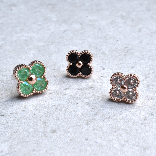 S925 Stud Small Delicate Cubic Four leaves Earrings. Crafted from premium S925 silver, these delicate earrings feature sparkling cubic zirconia stones arranged in the shape of four leaves. These earrings will add a touch of sophistication and luxury to any outfit.

Material: Brass, Roase Gold Plated, Ice Cubic(Green) Stone, Cubic Zirconia
Size: 1cm
