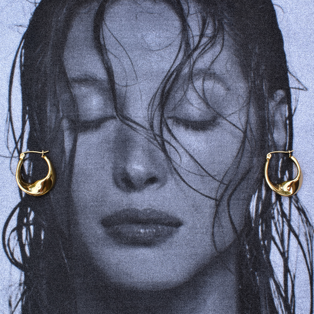 Stainless Steel 18K Gold Plated Bold Hoop Earrings. The unique design showcases the durability of stainless steel and the luxury of 18K gold plating. Wave your day, Chic everyday!

Material: Stainless Steel, Waterproof, 18K Gold Plated
Size: 2.5cm