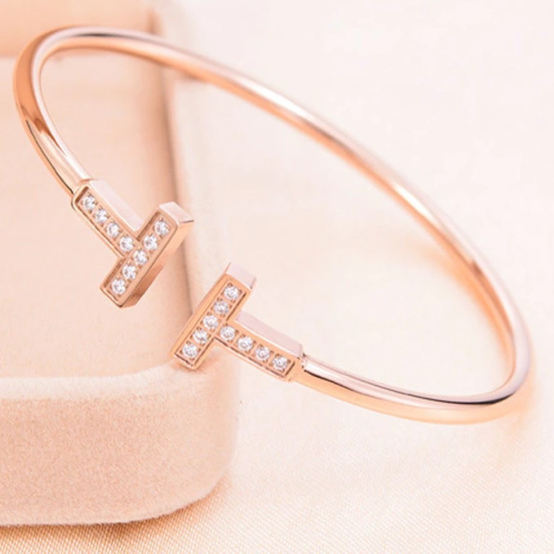 LOVE T BRACELET