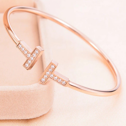 LOVE T BRACELET