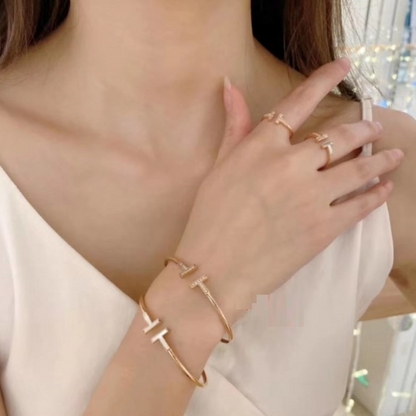 LOVE T BRACELET