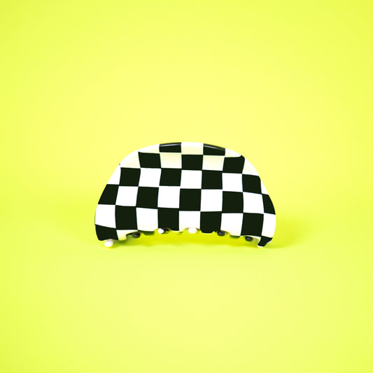 CHECKER ROUND CUT HAIR CLAW